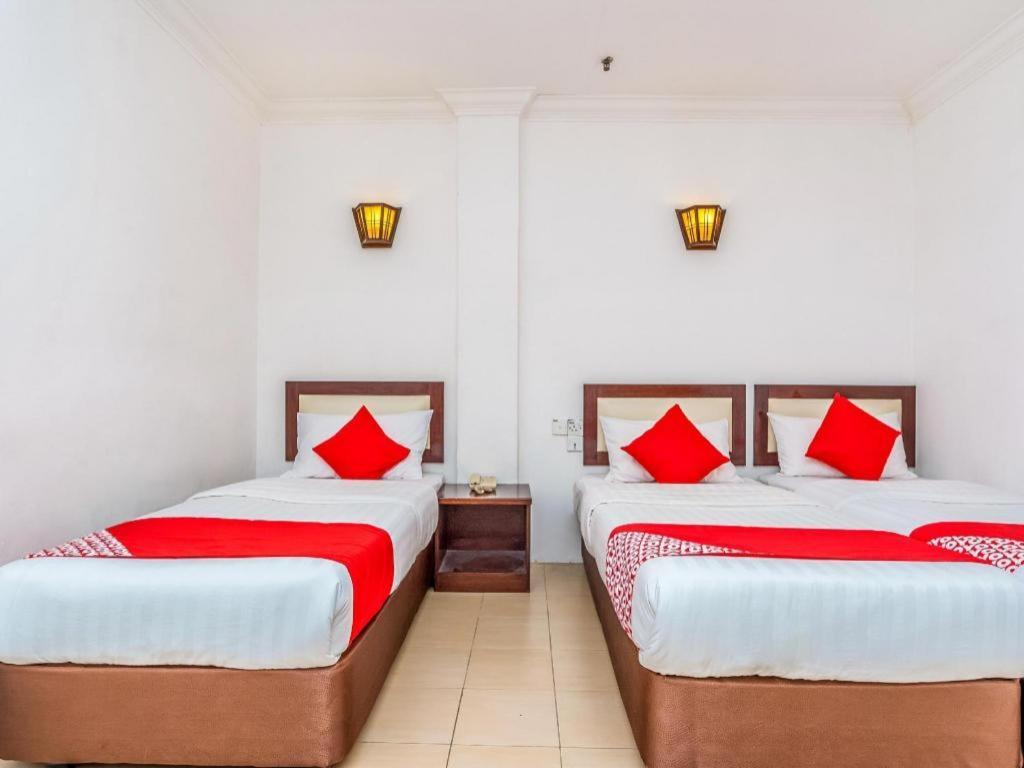Super Oyo 1114 Neo Pegasus Hotel Segamat Dış mekan fotoğraf