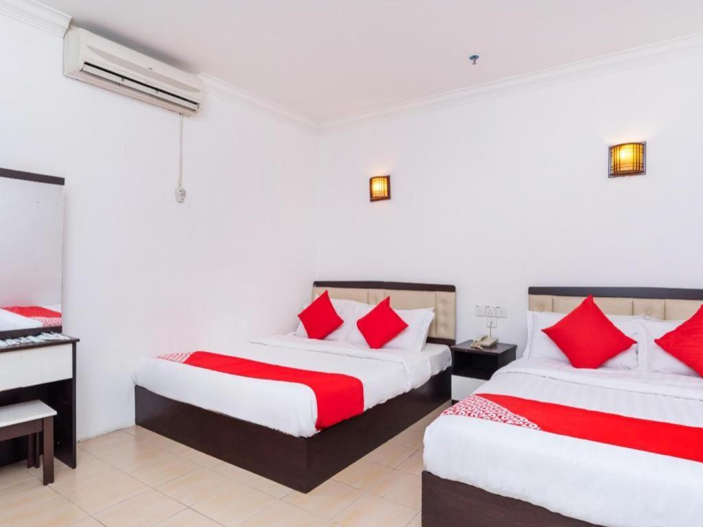 Super Oyo 1114 Neo Pegasus Hotel Segamat Dış mekan fotoğraf