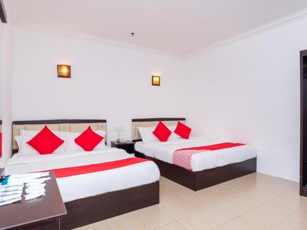 Super Oyo 1114 Neo Pegasus Hotel Segamat Dış mekan fotoğraf