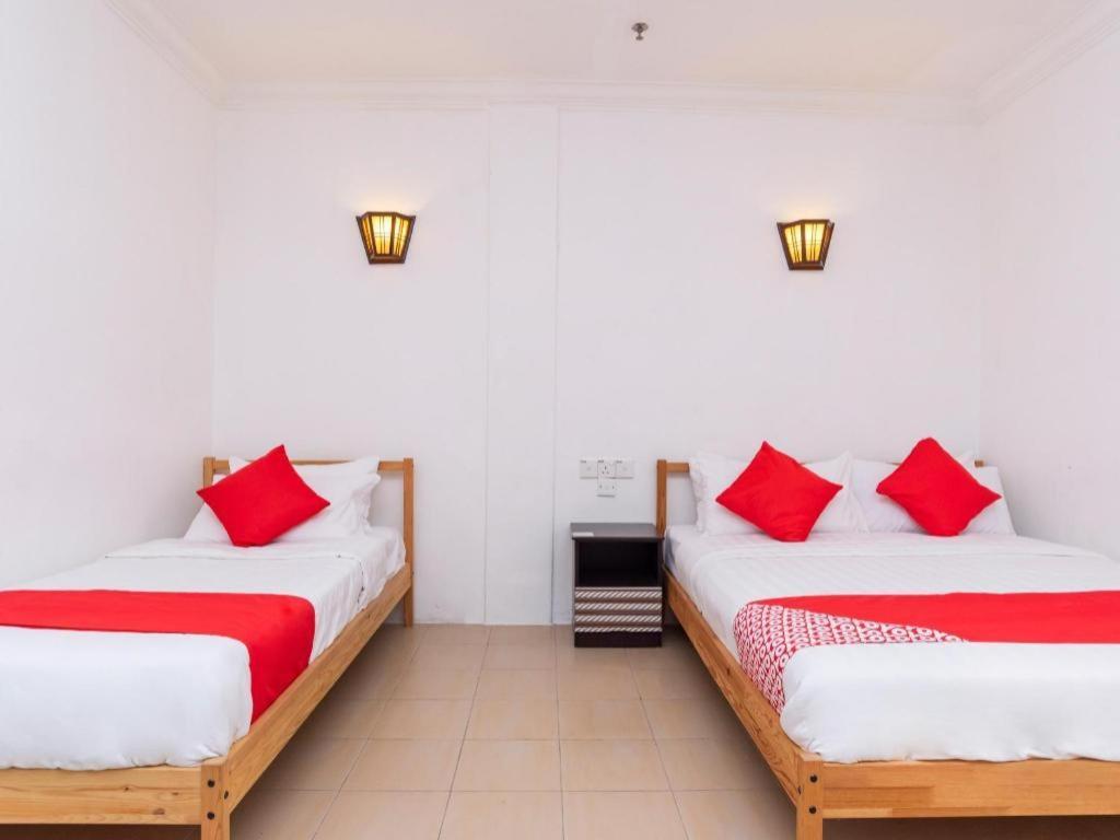 Super Oyo 1114 Neo Pegasus Hotel Segamat Dış mekan fotoğraf
