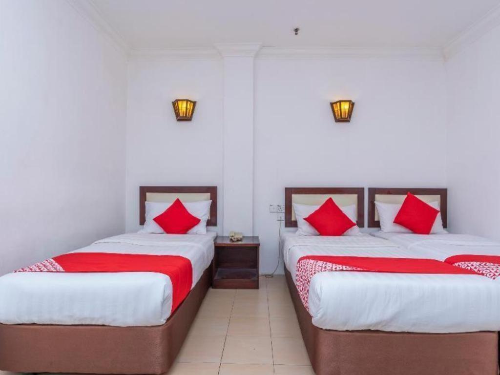 Super Oyo 1114 Neo Pegasus Hotel Segamat Dış mekan fotoğraf