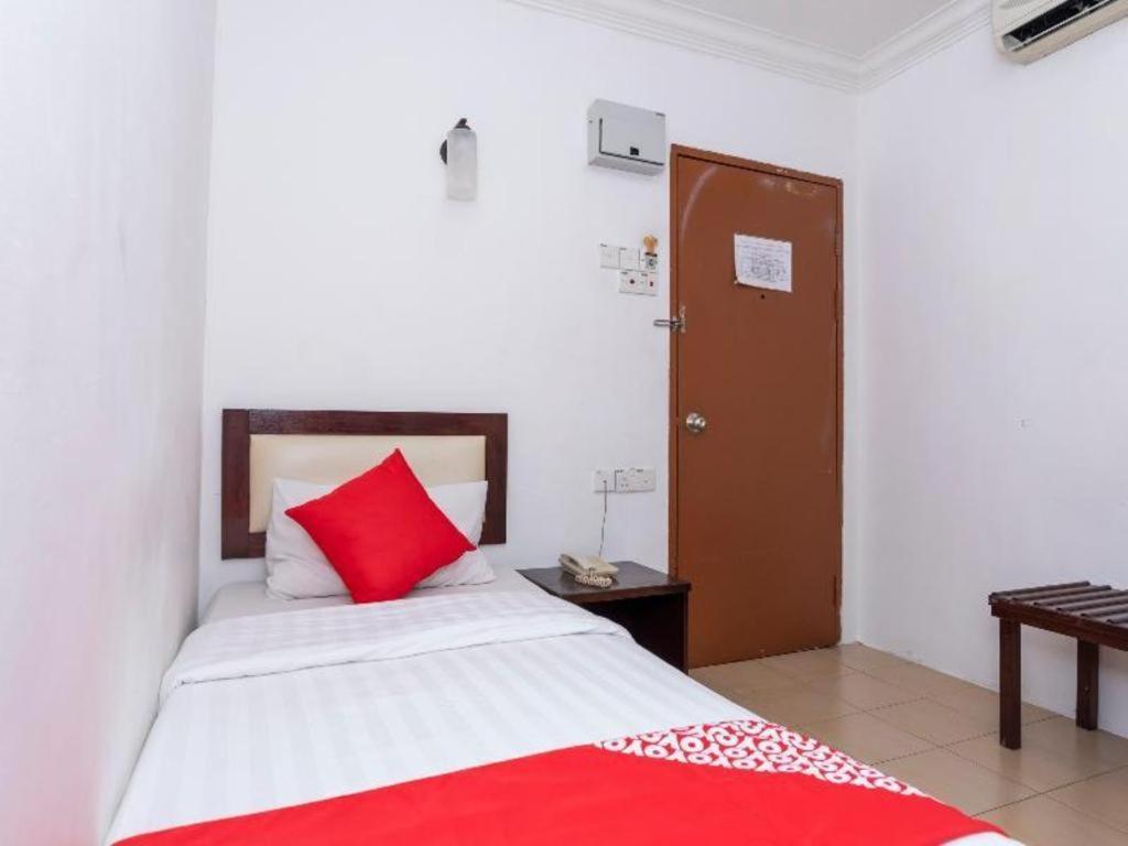 Super Oyo 1114 Neo Pegasus Hotel Segamat Dış mekan fotoğraf