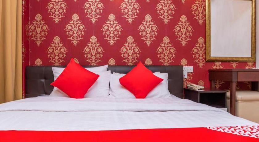 Super Oyo 1114 Neo Pegasus Hotel Segamat Dış mekan fotoğraf