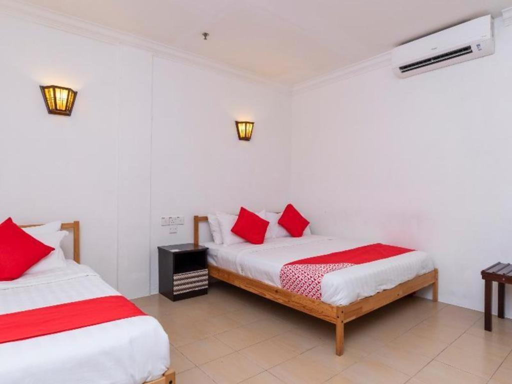 Super Oyo 1114 Neo Pegasus Hotel Segamat Dış mekan fotoğraf