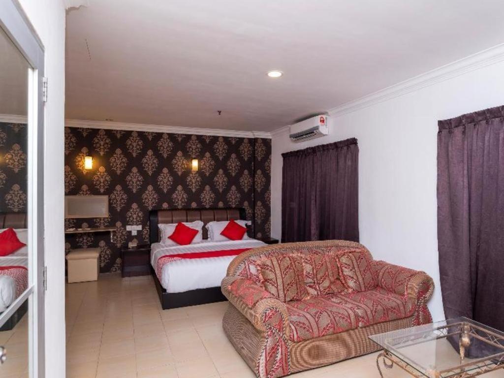 Super Oyo 1114 Neo Pegasus Hotel Segamat Dış mekan fotoğraf